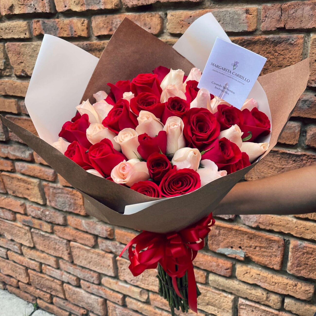 50 Roses Propsal Ramo RAMO 50 ROSAS ROMANCE - Floreria Margarita Carrillo